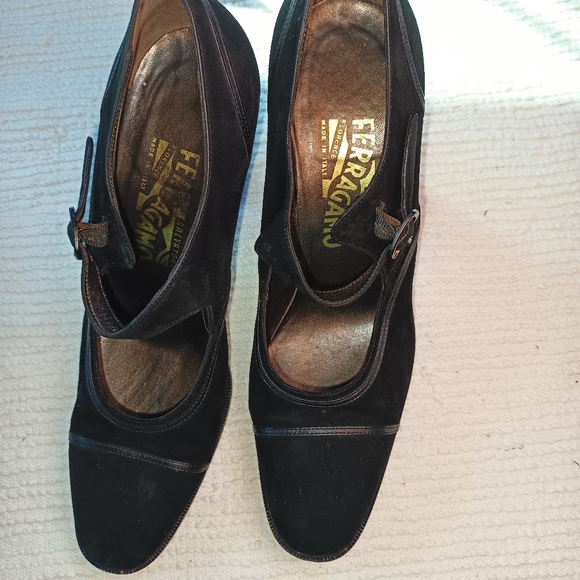 Salvatore  Ferragamo black suede heels size 8B - Picture 13 of 14